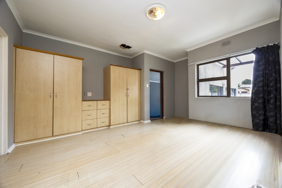 7 Bedroom Property for Sale in Plattekloof Western Cape